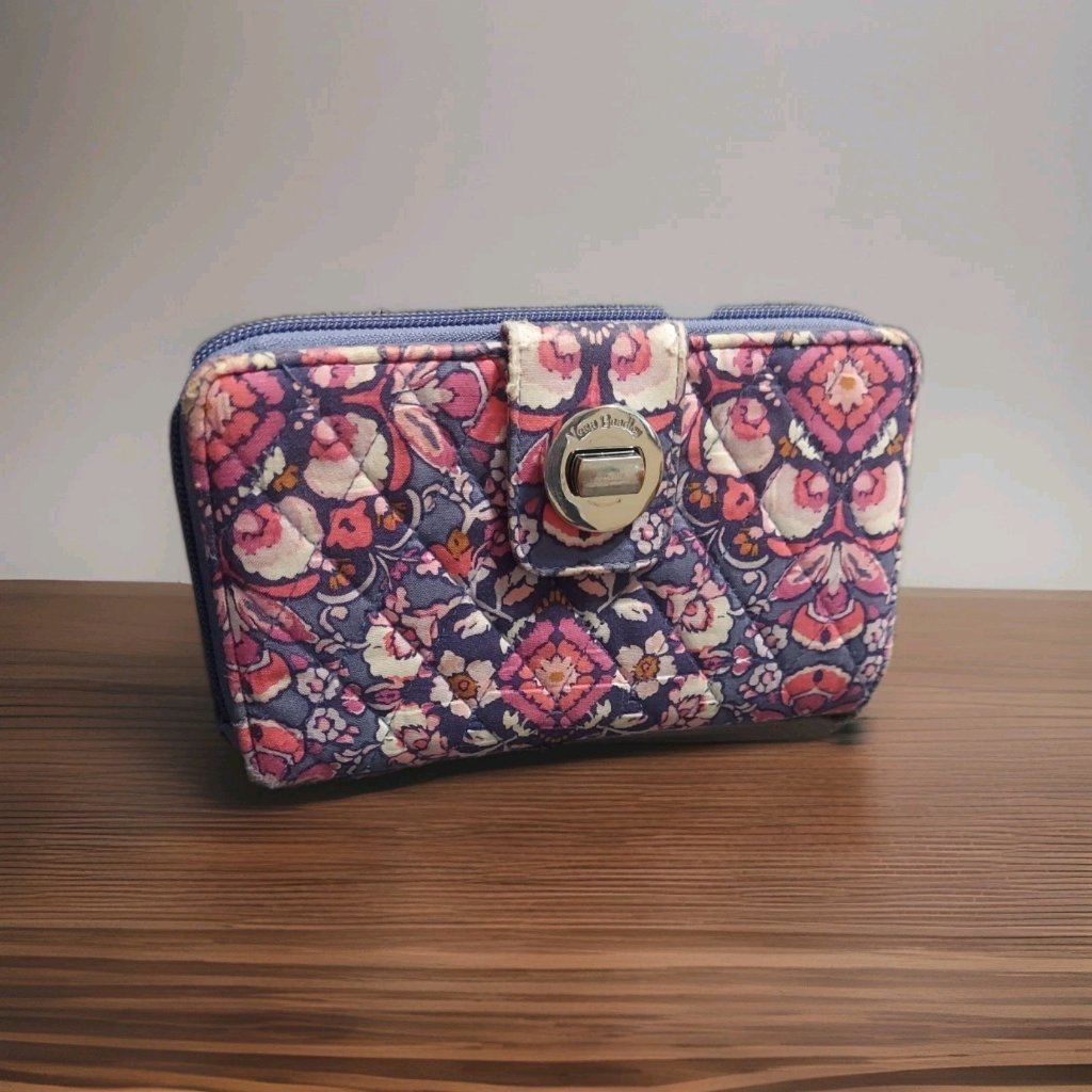 Vera Bradley Rfid Turnlock Wallet Magenta Medallions Rare